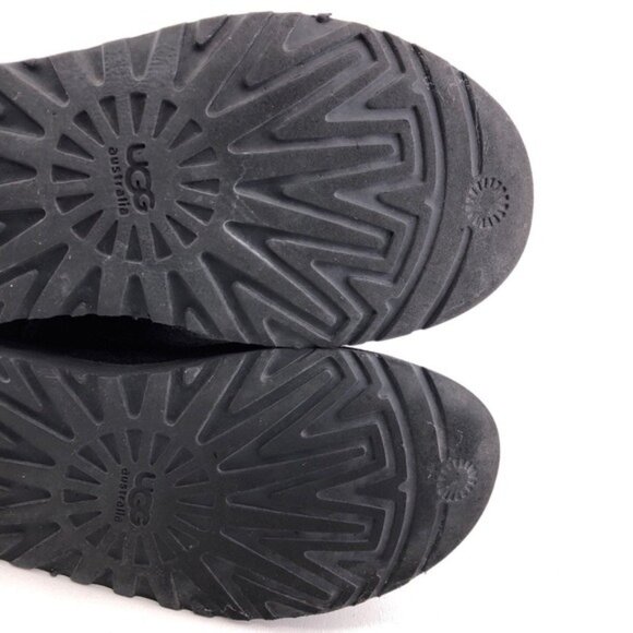 UGG Bailey Button Triplet Sheepskin Winter Boots 6 - Picture 11 of 13